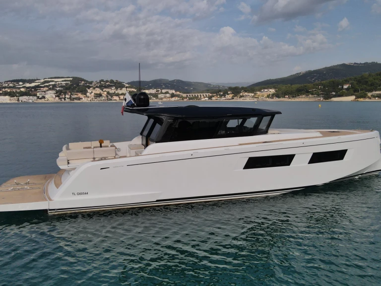 Huur een Pardo Yachts GT 52 in Baie de Bandol