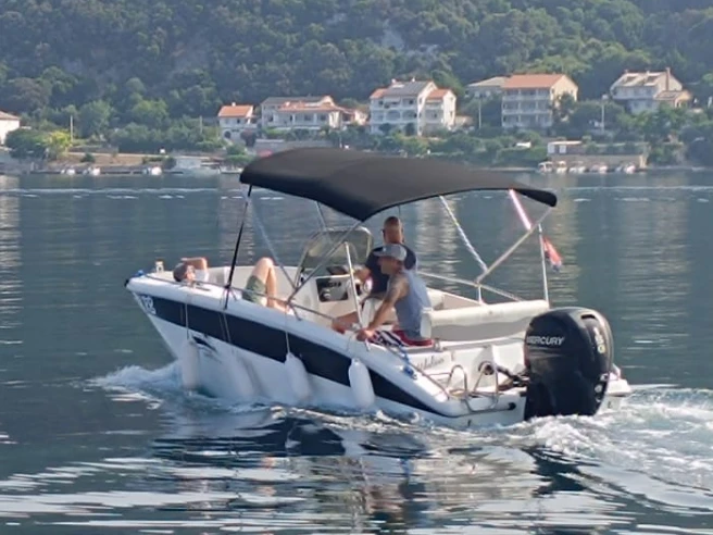 Huur een Orizzonti Calipso 20 in Supetarska Draga