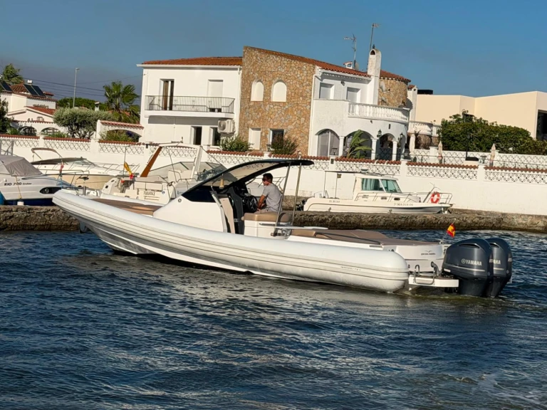 Huur een Magazzu MX 11 in Empuriabrava