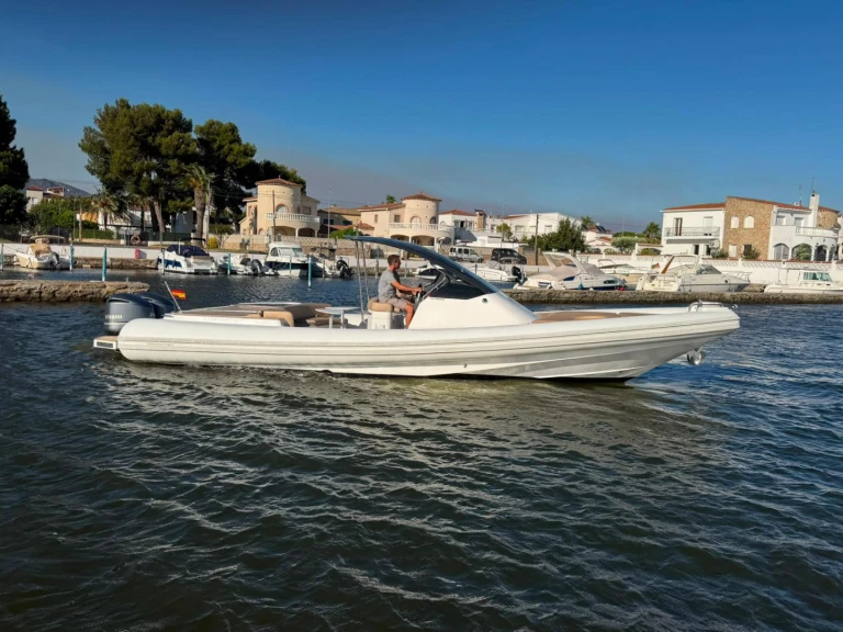 Bootverhuur Magazzu MX 11 in Empuriabrava via SamBoat
