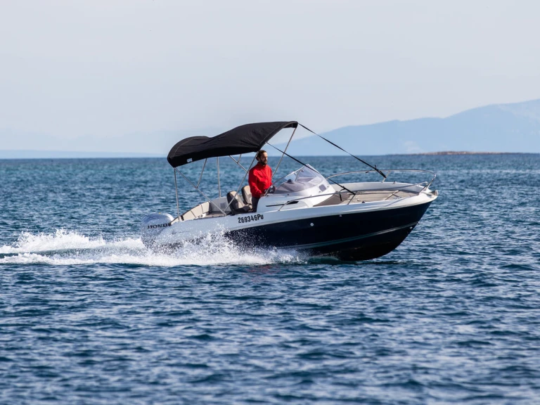 Motorboot te huur in Pula voor de beste prijs