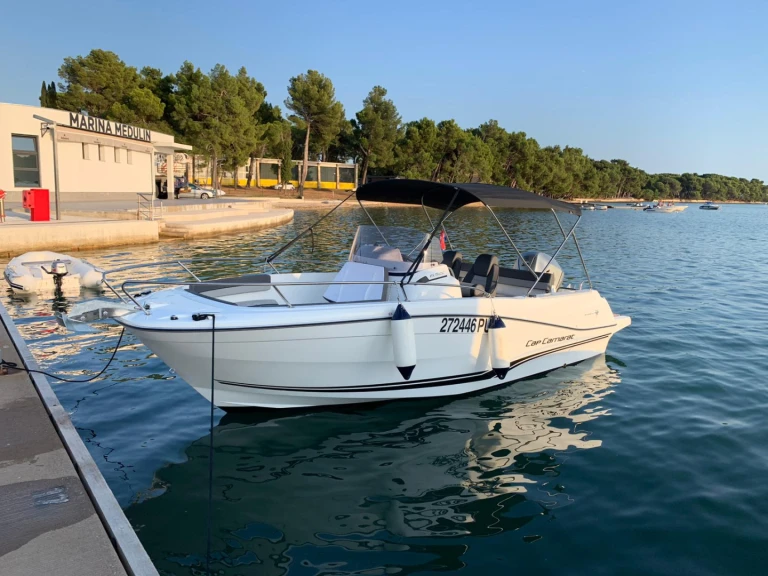 Huur een Jeanneau Cap Camarat 6.5 CC in Pula