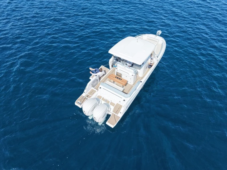 Verhuur Motorboot in Cogolin - Jeanneau Cap Camarat 9.0 CC