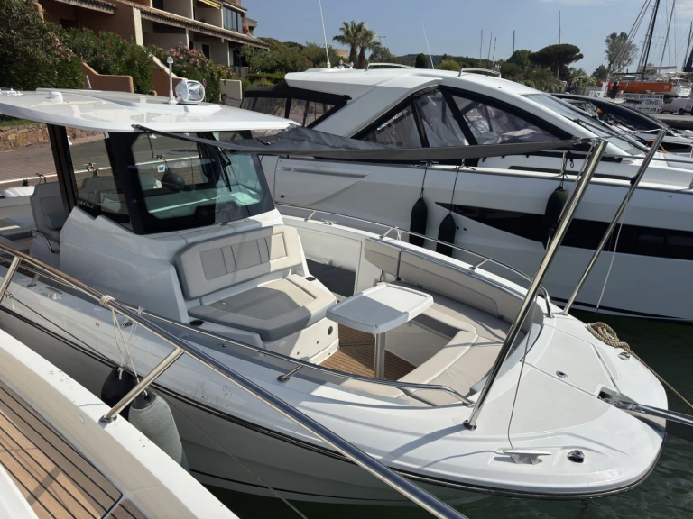 Bootverhuur Jeanneau Cap Camarat 9.0 CC in Cogolin via SamBoat