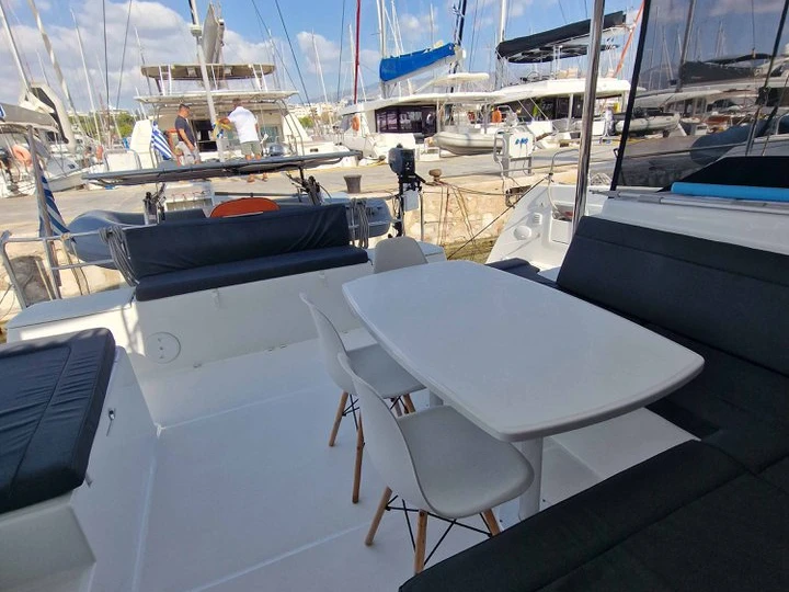 Verhuur Catamaran Lagoon met vaarbewijs
