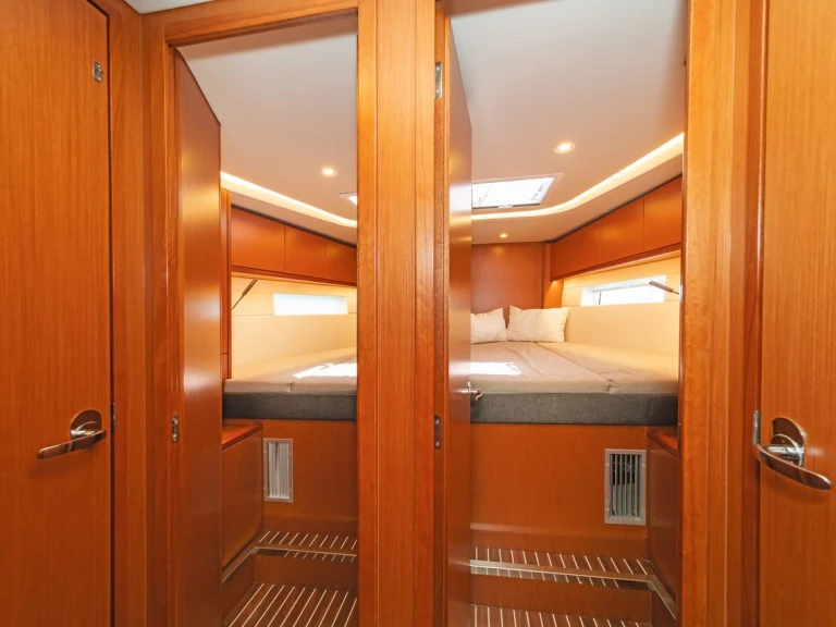 Bootverhuur Álimos goedkoop Bavaria C57