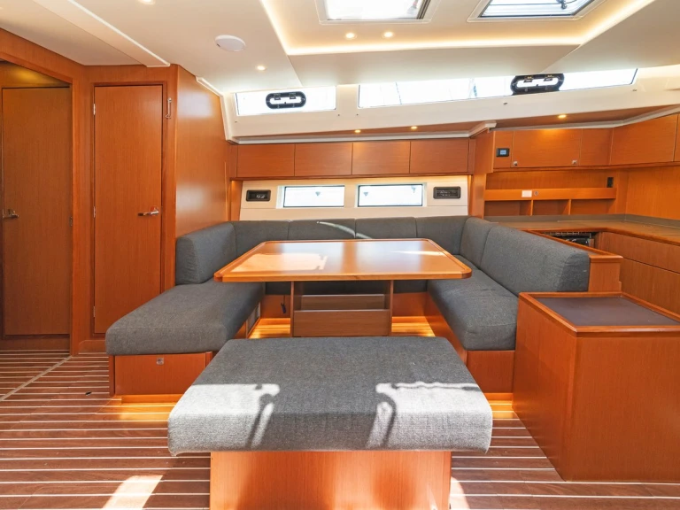Bootverhuur Bavaria Bavaria C57 in Álimos via SamBoat