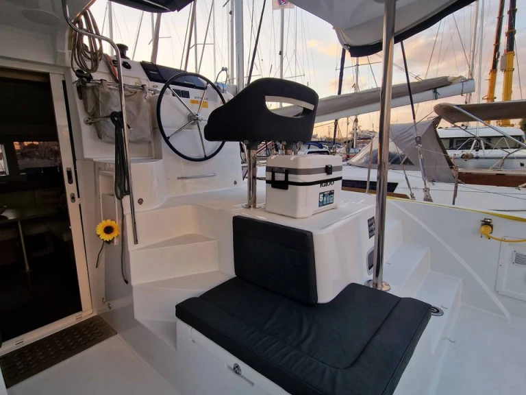 Bootverhuur Álimos goedkoop Lagoon 40