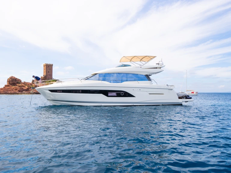 Huur een Prestige 630s in Cannes