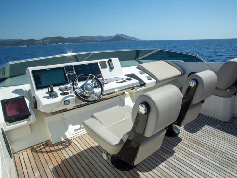 Huur Motorboot met of zonder schipper Prestige in Cannes