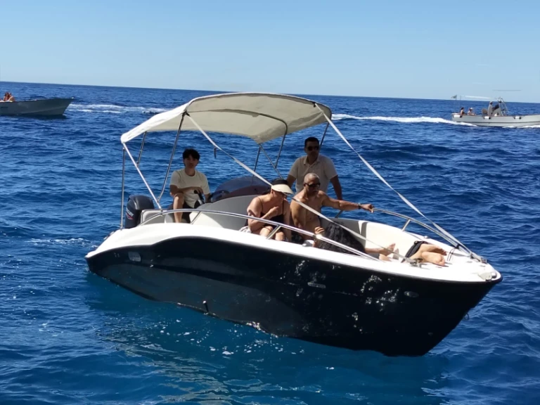Huur een Clear Marine Aries Open in Sorrento