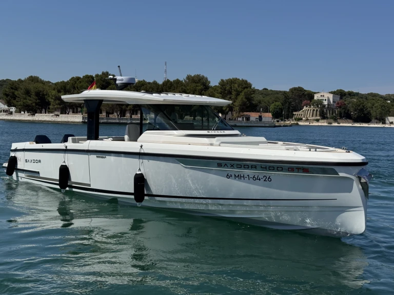 Bootverhuur Mahon Port goedkoop SAXDOR 400 GTS