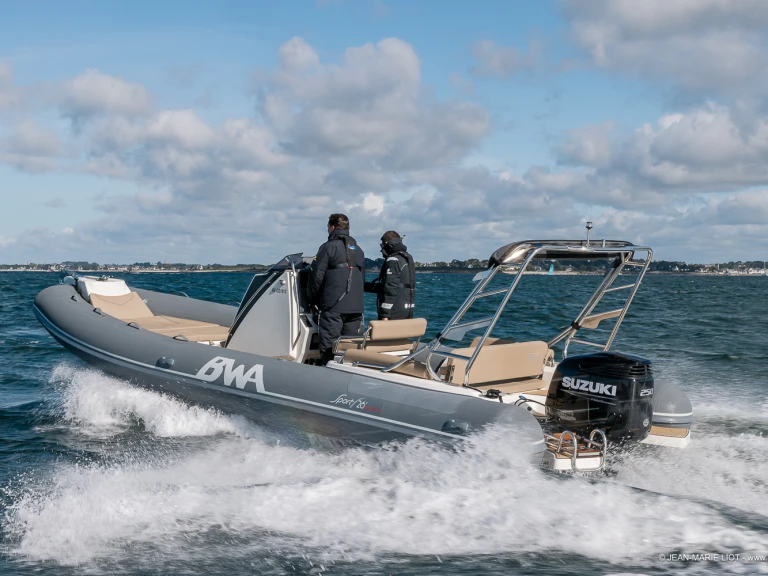 Huur een Bwa Sport 26 GTO in La Trinité-sur-Mer