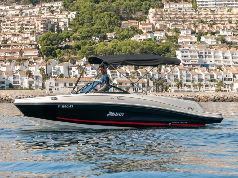 Huur een Bayliner VR5 in La Herradura