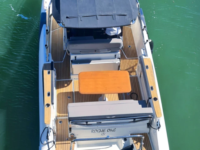 Bootverhuur Saint-Raphaël goedkoop Flyer 8.8 SUNdeck