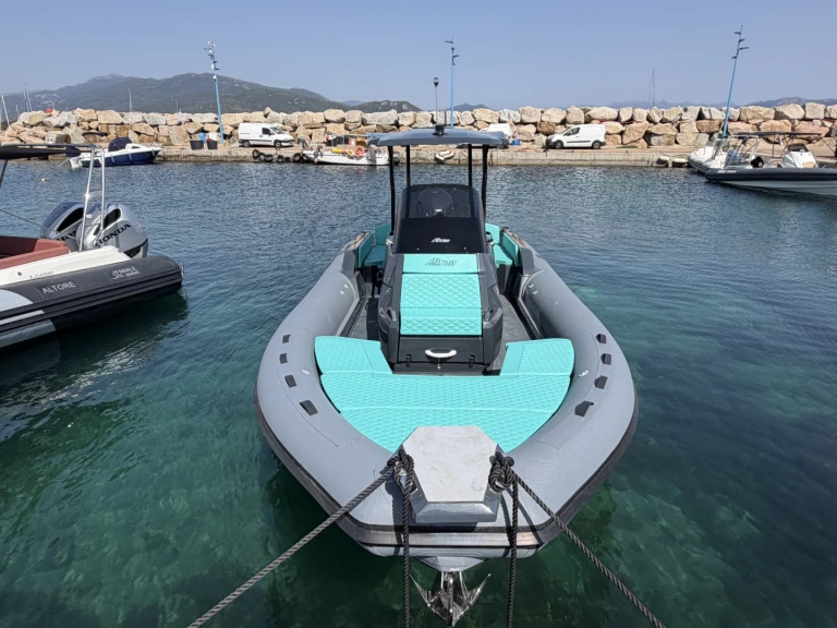 Huur een Alson Force 8 in Porto Pollo