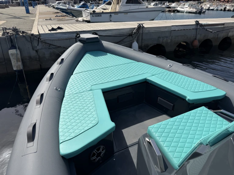 Bootverhuur Porto Pollo goedkoop Force 8