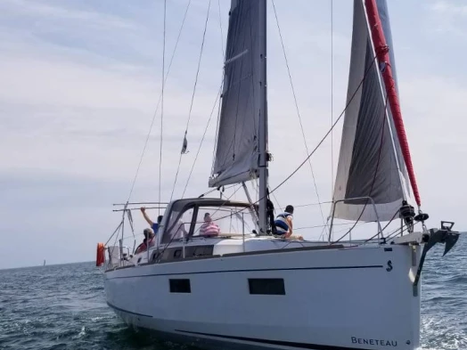 Bootverhuur Bénéteau Oceanis 38.1 in Les Sables-d'Olonne via SamBoat