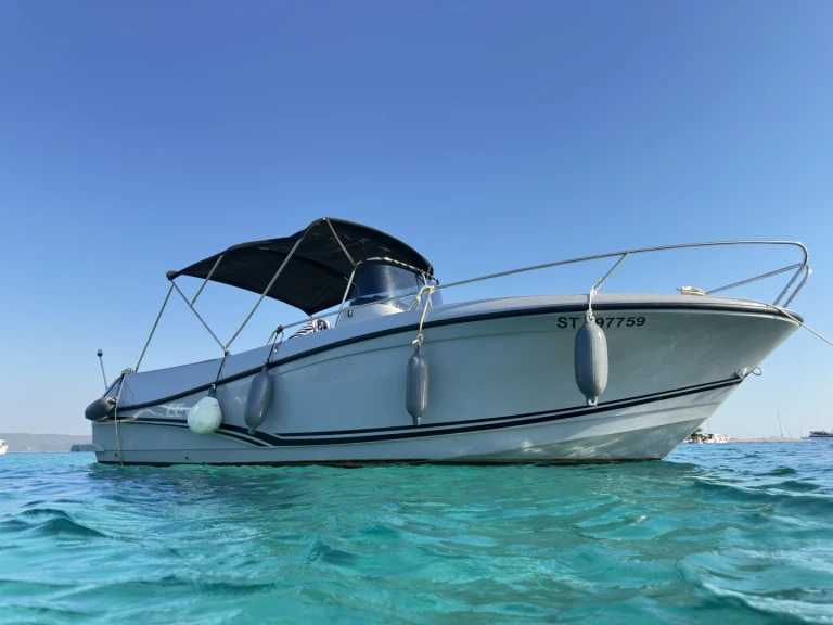 Huur Motorboot met of zonder schipper Jeanneau in Split