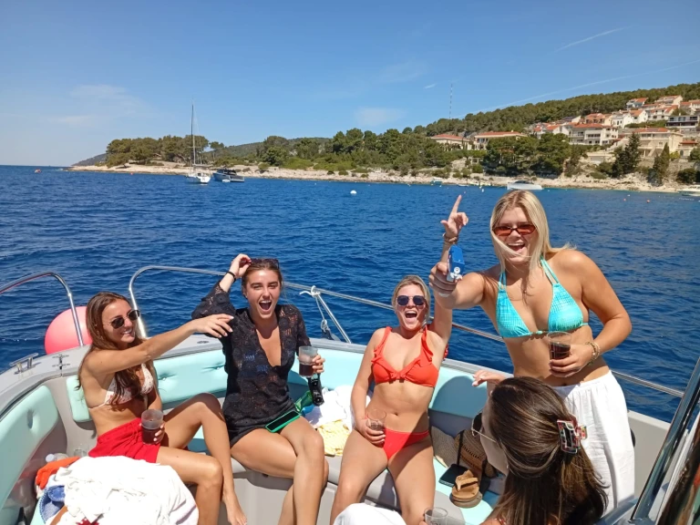 Huur een Jeanneau Cap Camarat 7.5 CC Style in Split