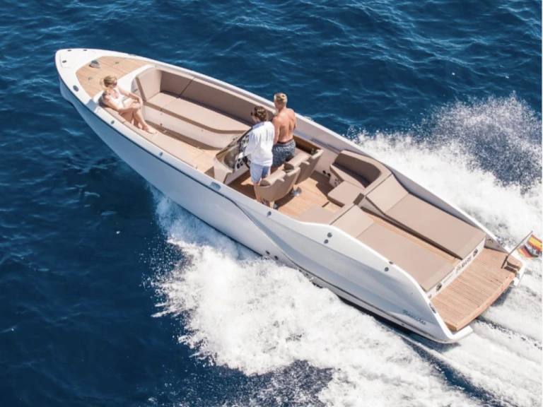 Frauscher 858 fantom Air te huur van particulier of professional in Port Adriano
