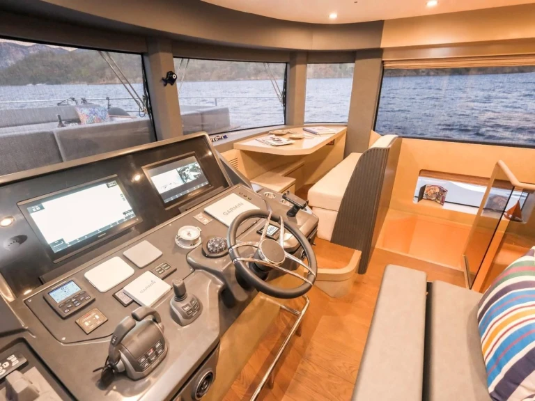 Verhuur Motorboot Custom Made met vaarbewijs