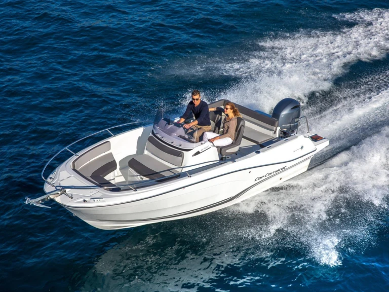 Bootverhuur Jeanneau CAP CAMARAT 6,5 CC Style in Le Lavandou via SamBoat