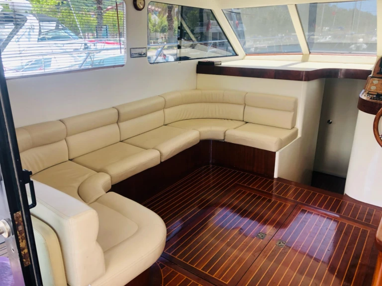 Verhuur Motorboot Custom Made met vaarbewijs