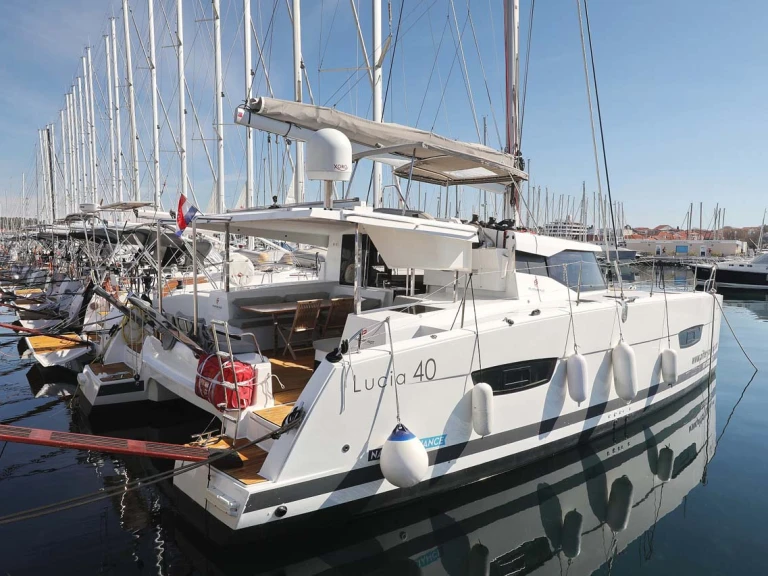Bootverhuur Fountaine Pajot Lucia 40 in Trogir via SamBoat