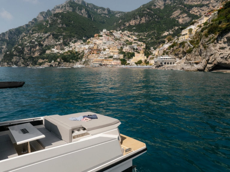 Bootverhuur Positano goedkoop De Antonio D32 Open