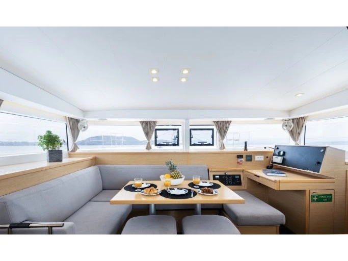 Verhuur Catamaran in Álimos - Lagoon Lagoon 400 S2
