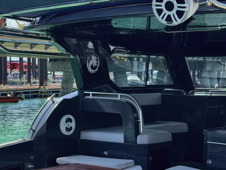 Motorboot te huur in Ao Chalong voor de beste prijs