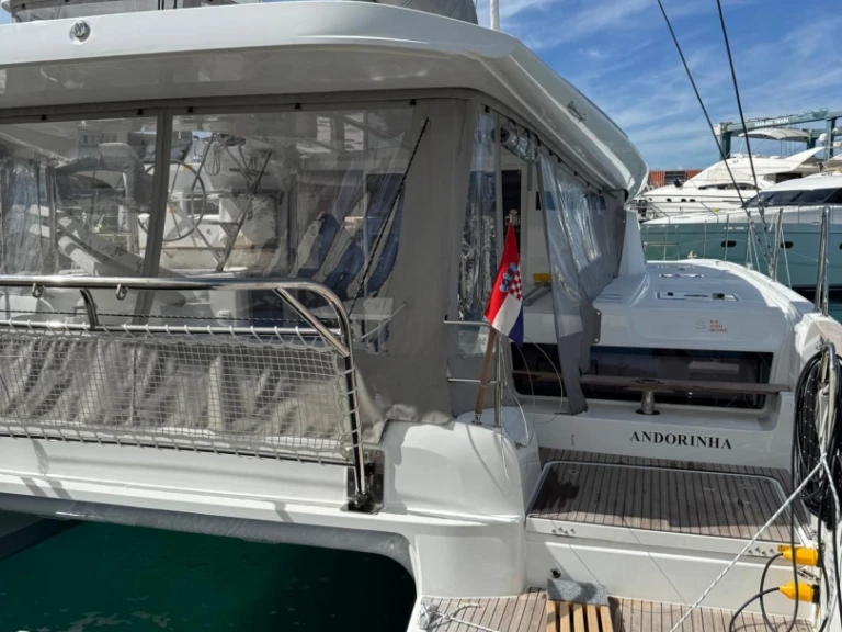 Catamaran te huur in Rogoznica voor de beste prijs