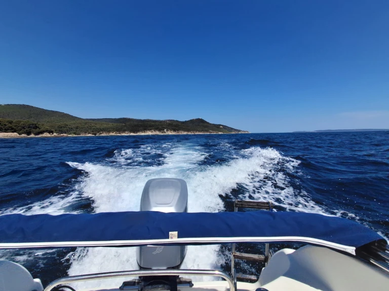 Huur een Quicksilver Quicksilver 635 Commander in Les Salins d'Hyères