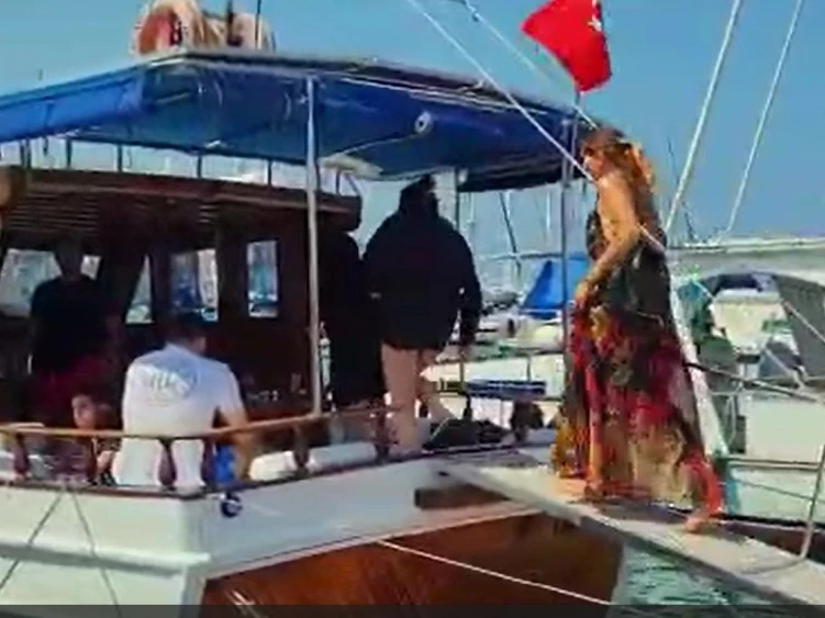 Huur een costume 50 in Kusadasi