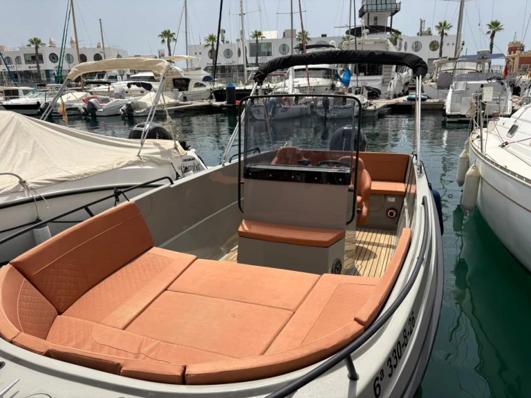 Bootverhuur Giant 600 SPORT in Port d'Alicante via SamBoat