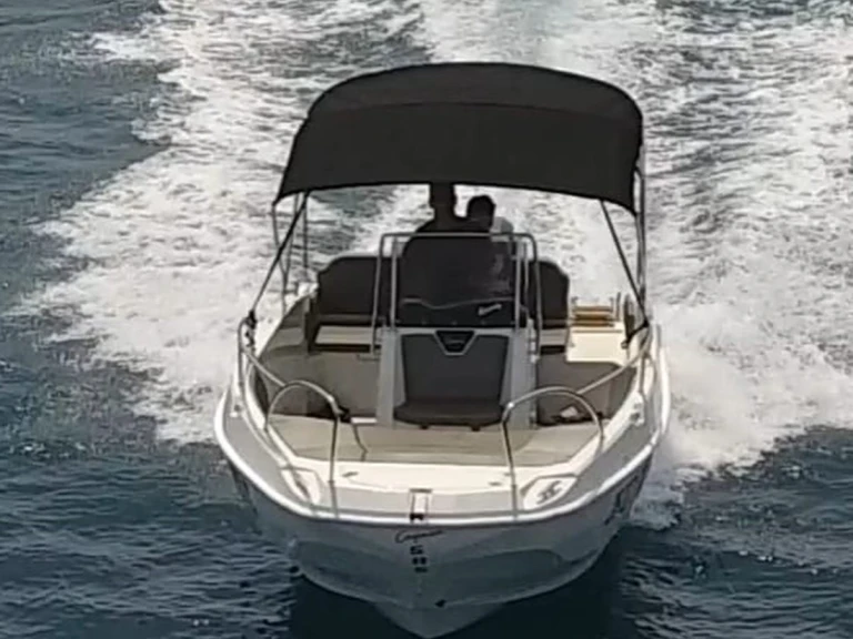 Huur een speedy Cayman 585 in Trogir