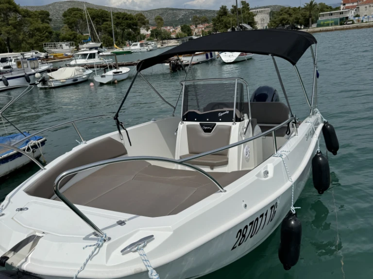 Motorboot te huur in Trogir voor de beste prijs