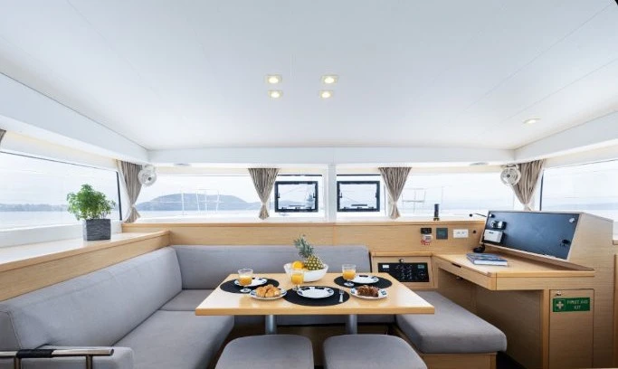 Verhuur Catamaran in Álimos - Lagoon Lagoon 400 S2