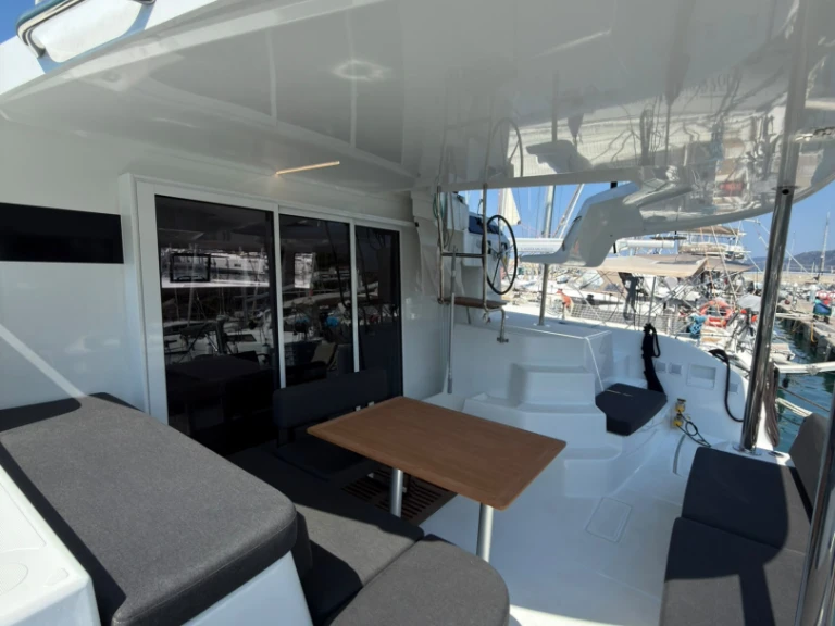 Verhuur Catamaran Lagoon met vaarbewijs