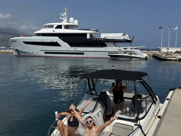 Huur Motorboot met of zonder schipper Jeanneau in Nice