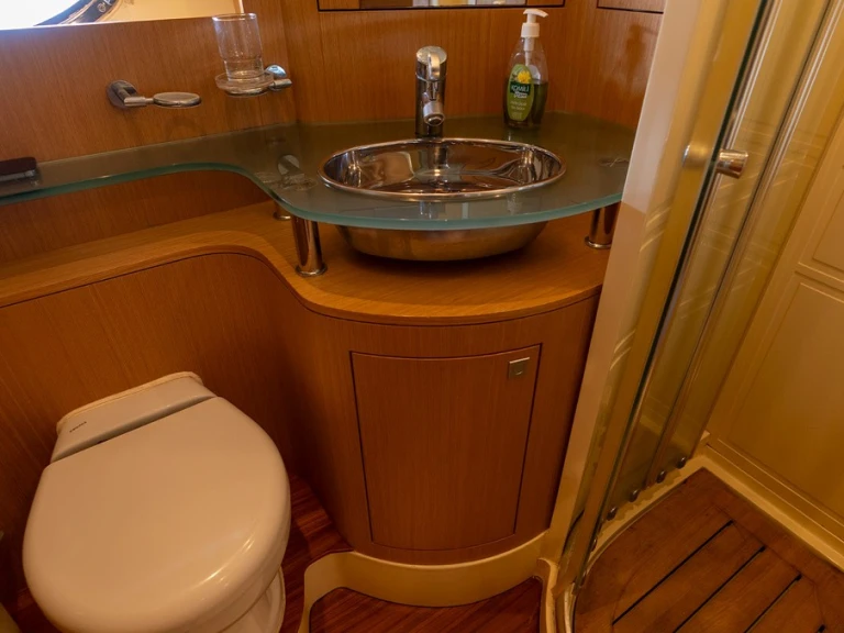 Verhuur Motorboot Custom Made met vaarbewijs