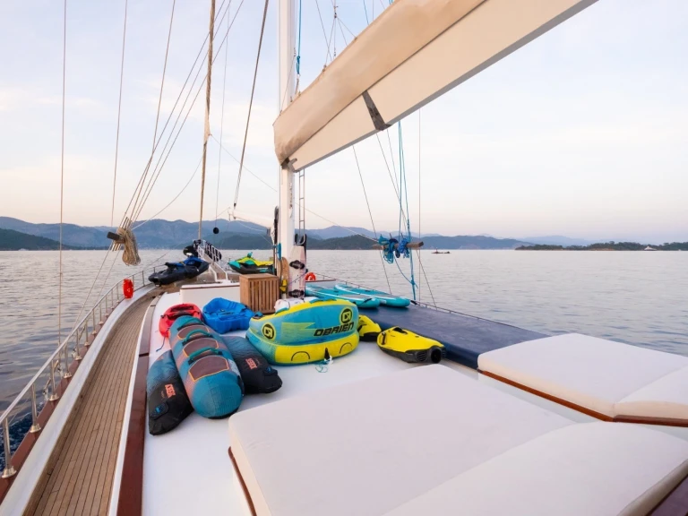 Verhuur Zeilboot Custom Made met vaarbewijs