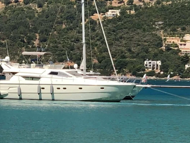 Verhuur Jacht Ferretti met vaarbewijs