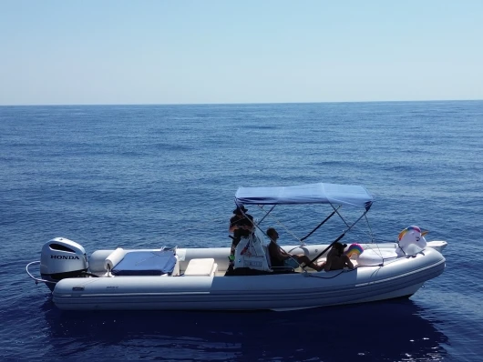 Verhuur RIB Joker Boat met vaarbewijs