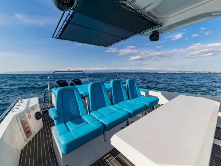 Motorboot te huur in Hvar voor de beste prijs