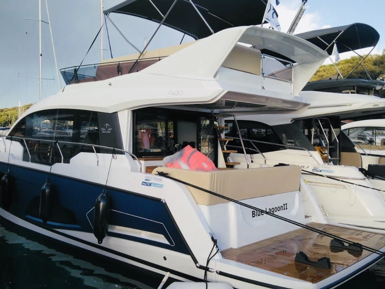 Huur Jacht met of zonder schipper Sealine in Pula