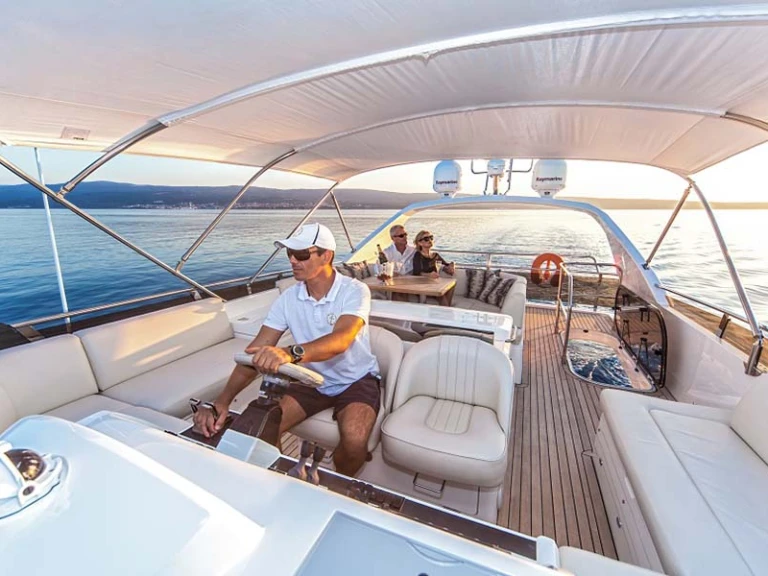 Huur een Princess Princess 62 Fly in Podstrana