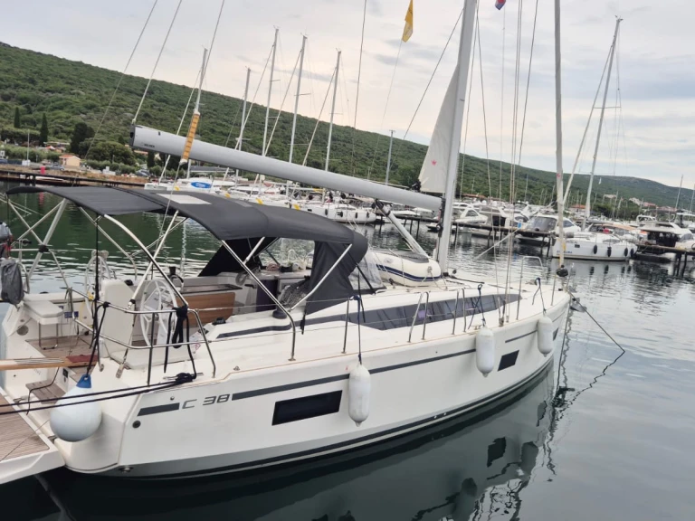 Verhuur Zeilboot Bavaria met vaarbewijs