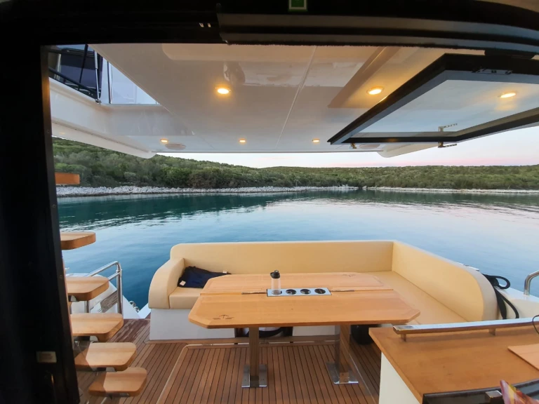 Huur Jacht met of zonder schipper Sealine in Pula